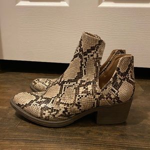Volatile Women’s size 8 snake print booties. Great Condition!